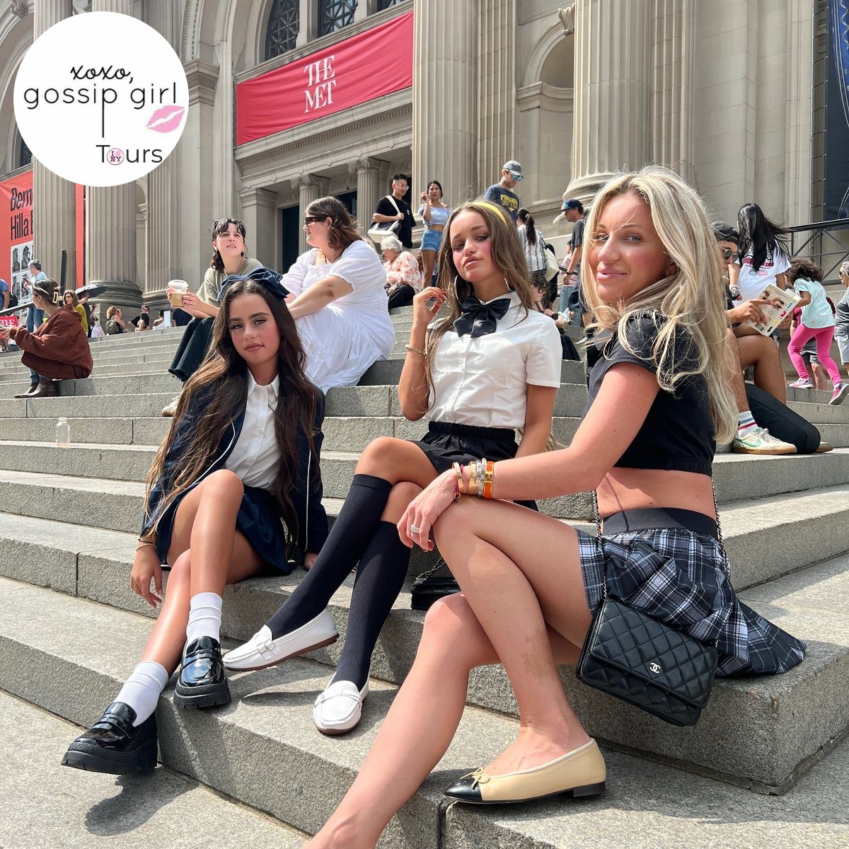 Gäste auf den Met Steps während der Grand Gossip Girl Tour in New York City