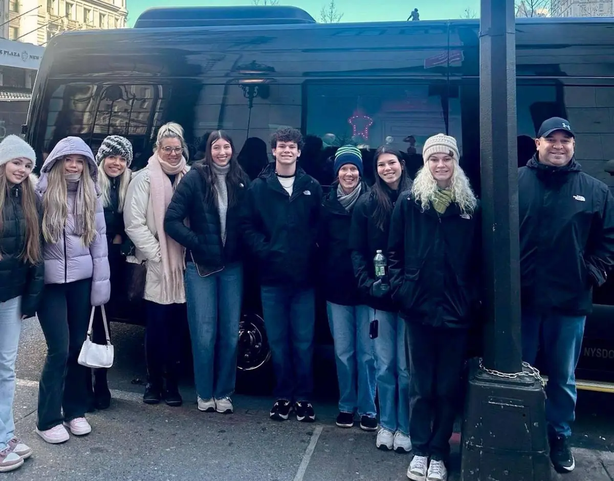 Gossip Girl Tours NYC — guided bus and pedicab tour of iconic filming locations in Manhattan (slide 1)