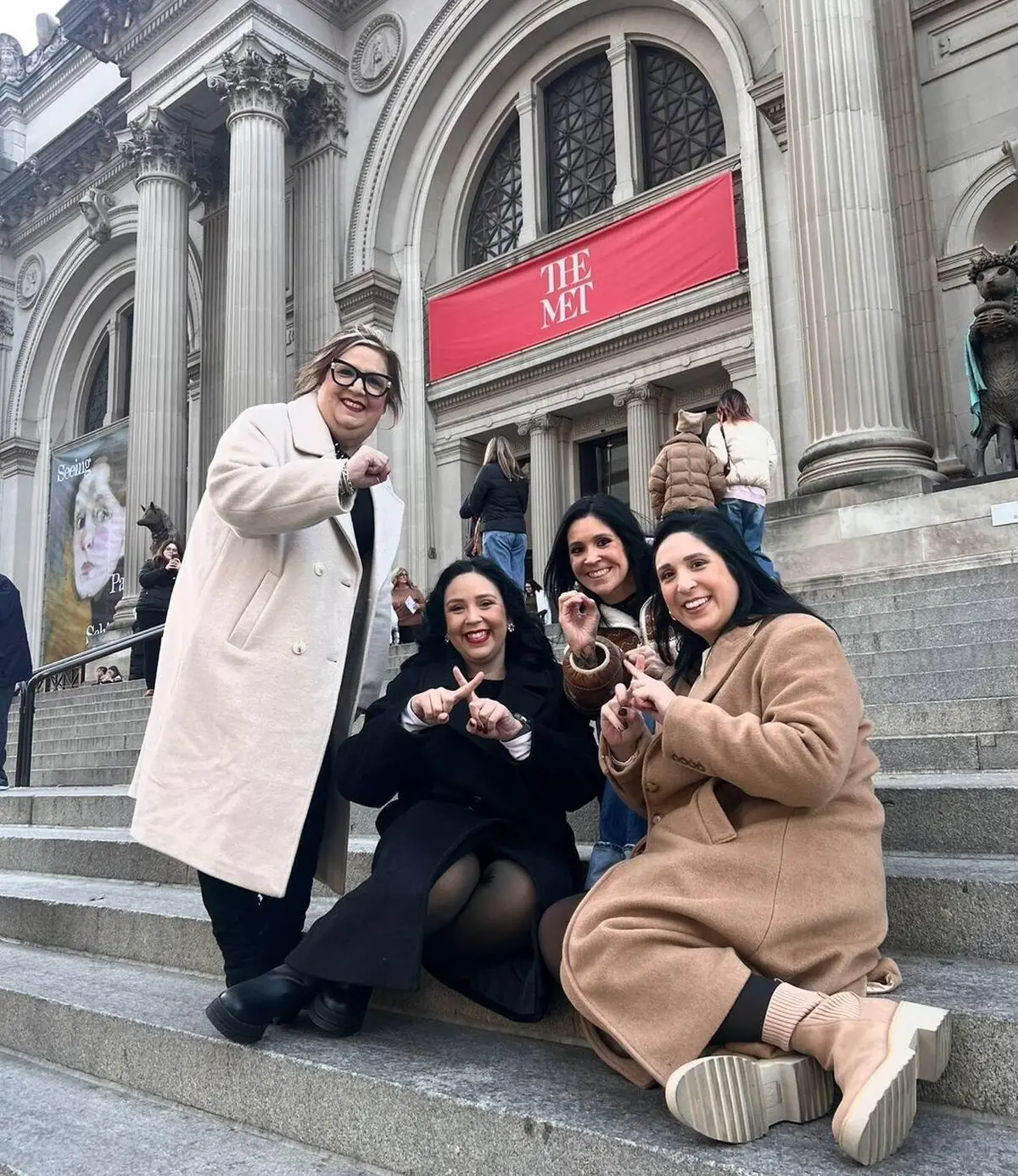 Gossip Girl Tours NYC — guided bus and pedicab tour of iconic filming locations in Manhattan (slide 2)