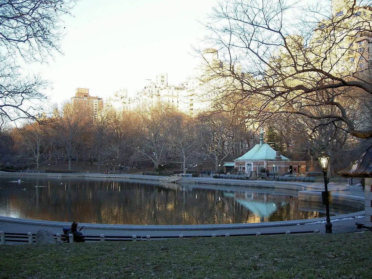 Conservatory Water (Model Boat Pond) at Conservatory Water, Central Park, New York, NY 10021 - Gossip Girl Tours NYC filming location