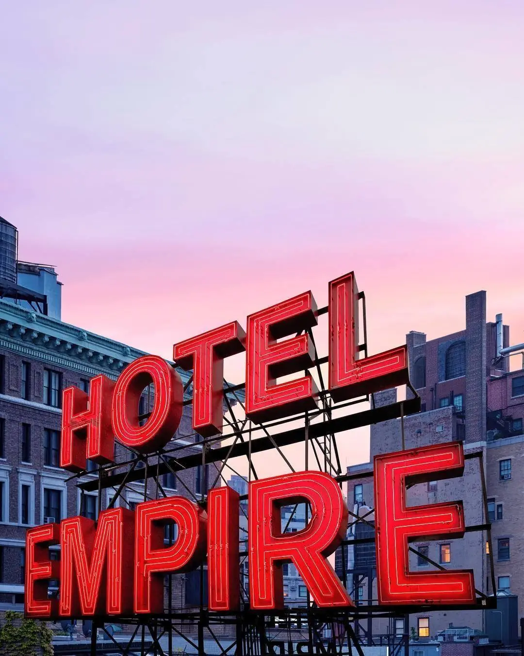 The Empire Hotel at 44 W 63rd St, New York, NY 10023 - Gossip Girl Tours NYC filming location