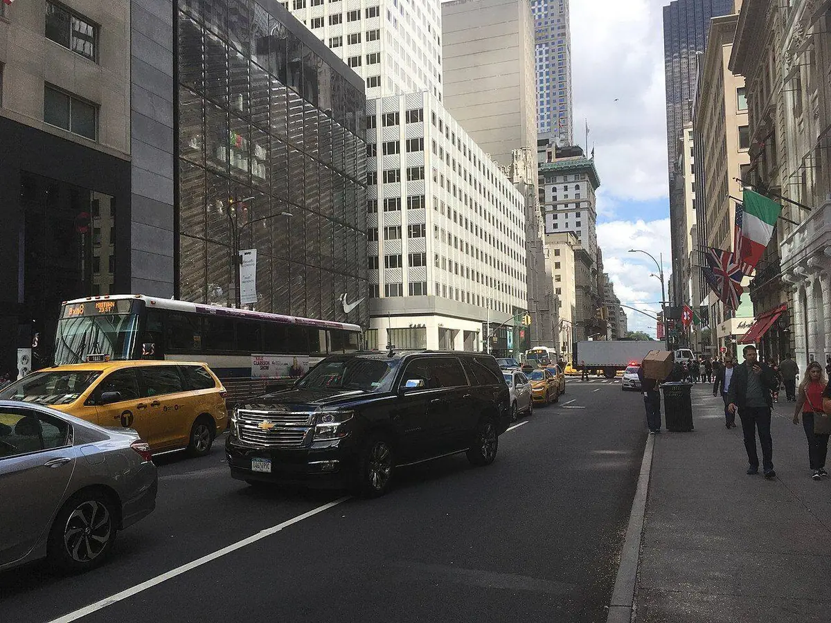 Sant Ambroeus at 1000 Madison Ave, New York, NY 10075 - Gossip Girl Tours NYC filming location