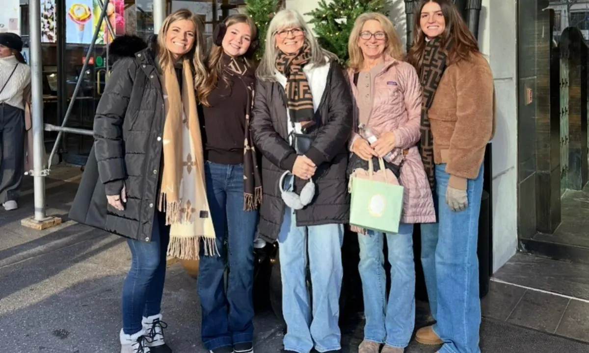 Happy guests outside The Empire Hotel - Gossip Girl Tours NYC