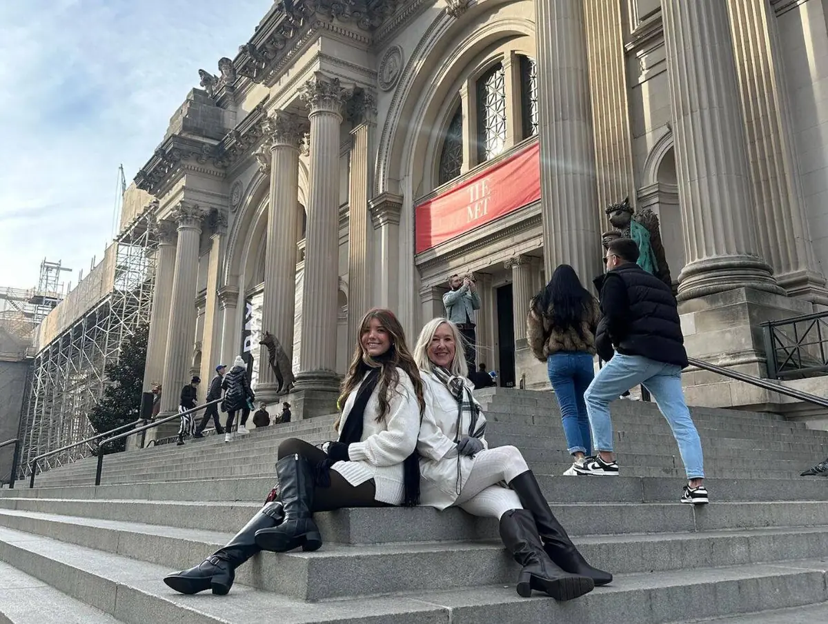 Mother and daughter visiting The Met Steps - Gossip Girl filming location Manhattan
