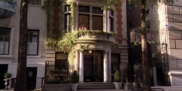 The Archibald Townhouse at 4 E 74th St, New York, NY 10021 - Gossip Girl Tours NYC filming location