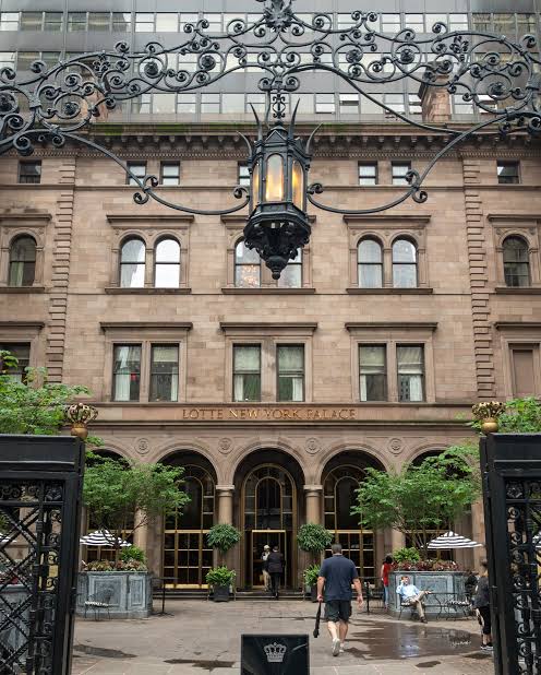 The Palace Hotel (Lotte New York Palace) at 455 Madison Ave, New York, NY 10022 - Gossip Girl Tours NYC filming location