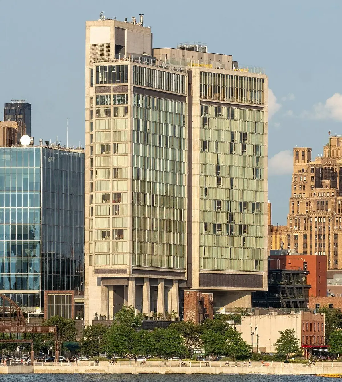The Standard Hotel (High Line) - Gossip Girl Tours NYC map location