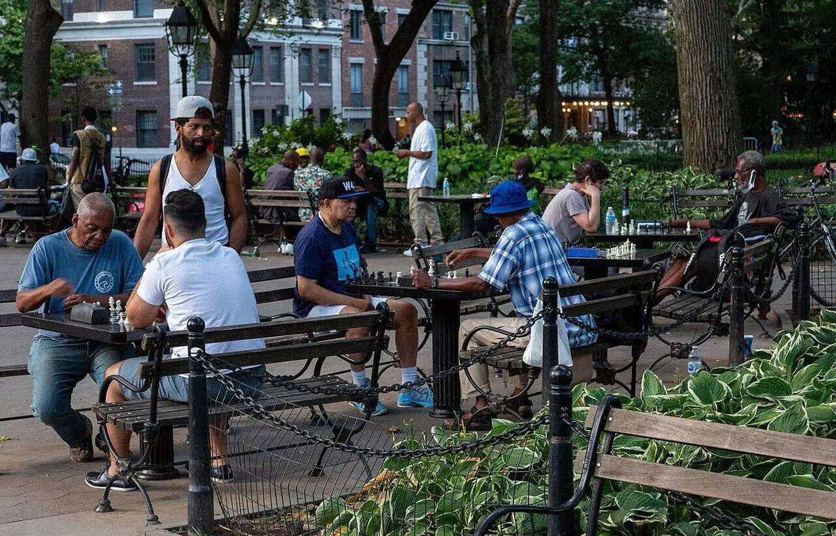 Washington Square Park at Washington Square, New York, NY 10012 - Gossip Girl Tours NYC filming location